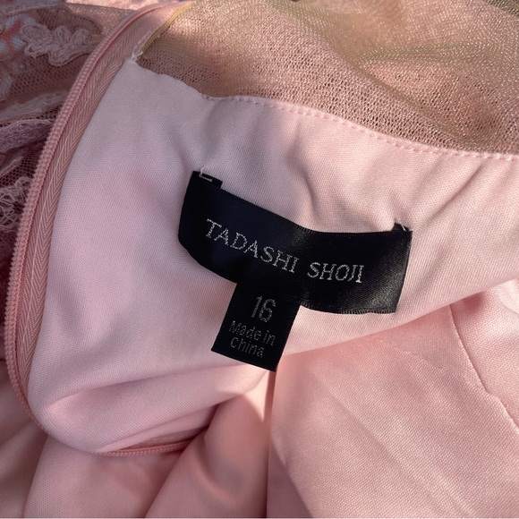 TADASHI SHOJI Embroidered Lace Cape Gown Dress in Rose Quartz Size 16 (NWT) - Picture 12 of 15